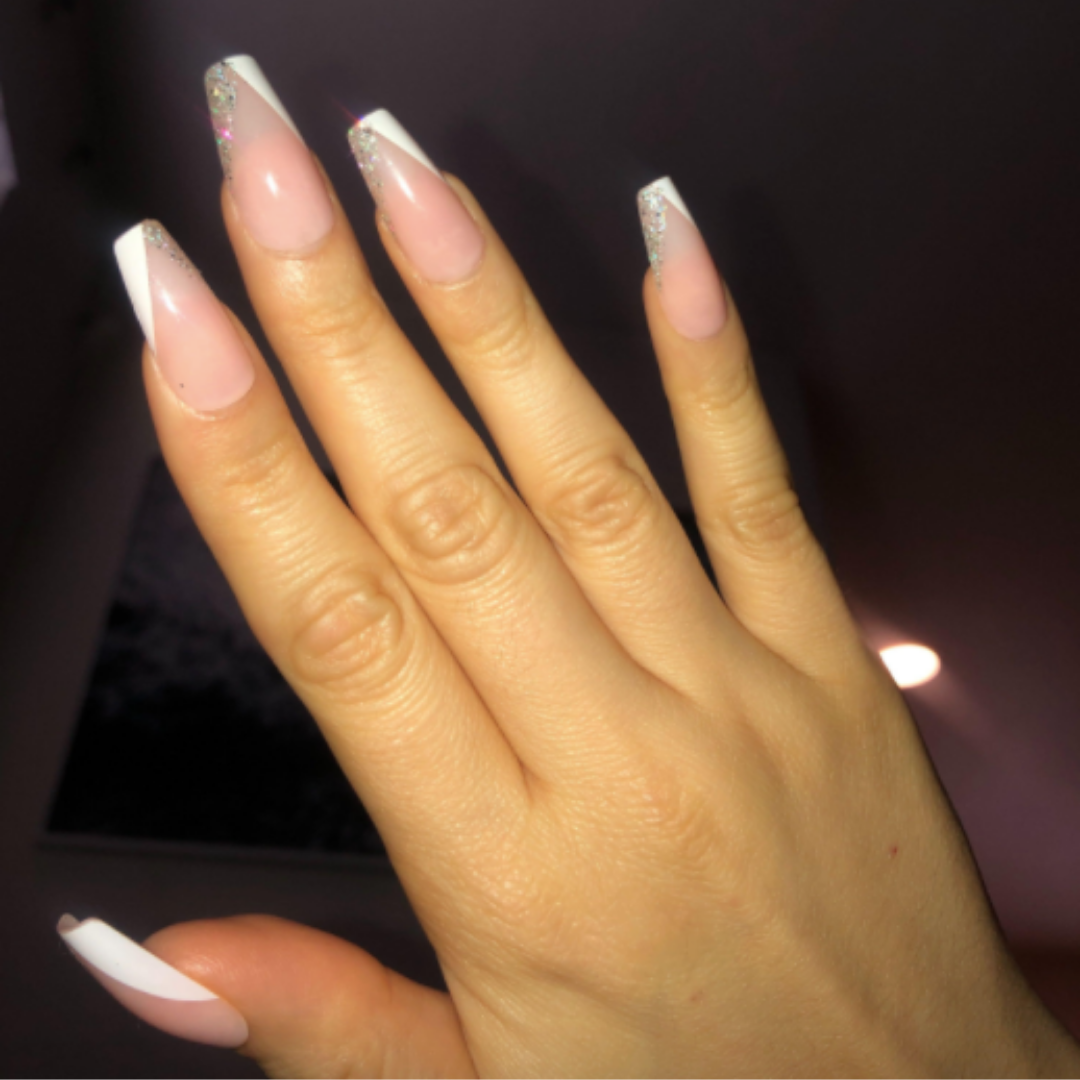 SILVER/WHITE V-SHAPED FRENCH SHORT SQUARE